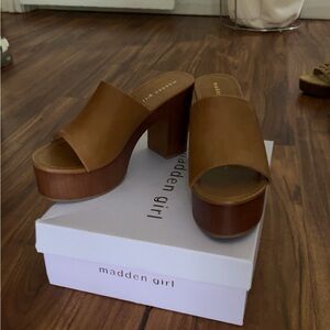 Women’sSteve Madden camel heels size 9.5
